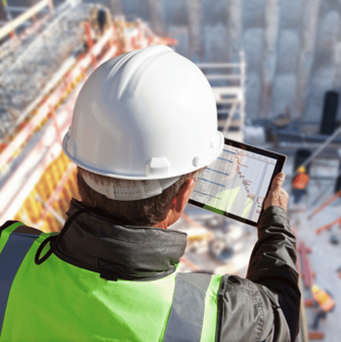 construction-worker-tablet-technology